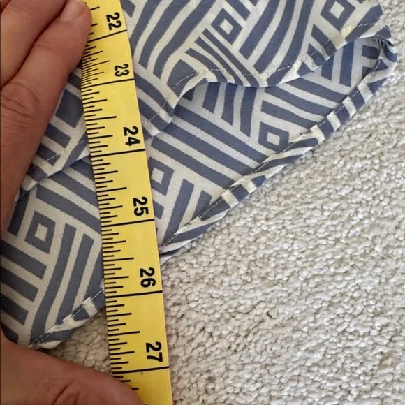 Sleeveless Women’s Blouse Tank Top Medium, Blue & White, Sheer Geometric Pattern - Picture 12 of 13